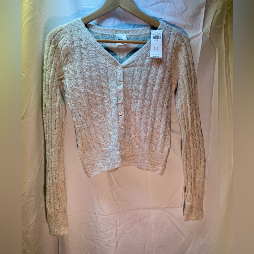 Abercrombie Kids NWT off-white cardigan sweater Size 11-12. Super soft!